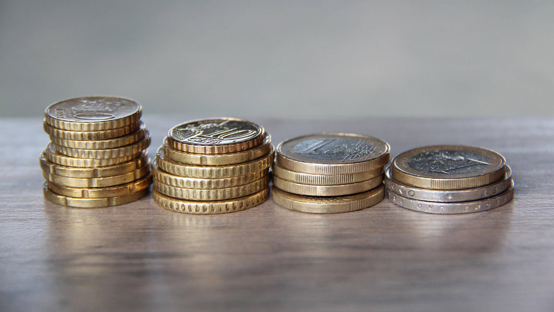 Statutory minimum hourly wage as of July 1, 2026: €14.99